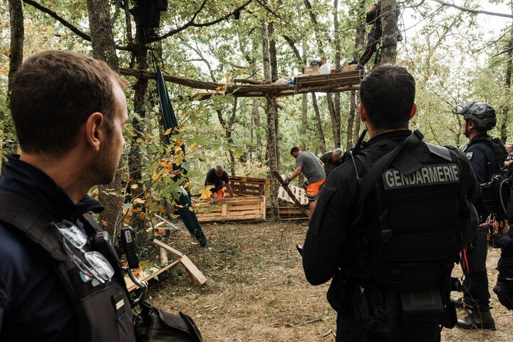 «<small class="fine d-inline">&nbsp;</small>Ils disent qu'on met la forêt en danger alors qu'ils vont la couper<small class="fine d-inline">&nbsp;</small>»&nbsp;: la zad contre la <span class="caps">LGV</span> Bordeaux-Toulouse expulsée