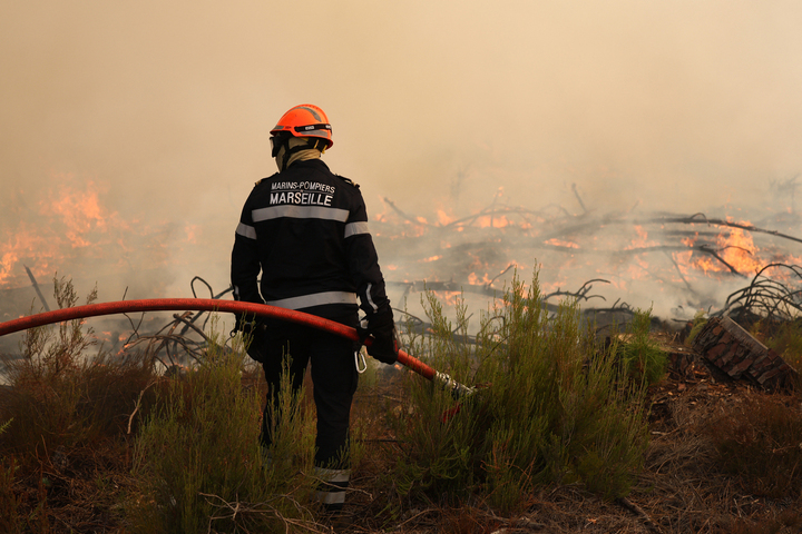Canicules, incendies... Le coût de l'été 2026 évalué à 16 milliards d'euros
